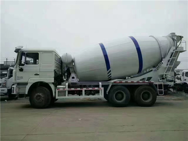 陕汽牌SX5310GJBMB3062型混凝土搅拌运输车