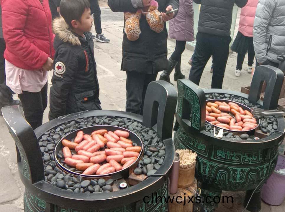 漢伯尅石(shi)鍋烤腸貴陽廟會倍(bei)受歡(huan)迎