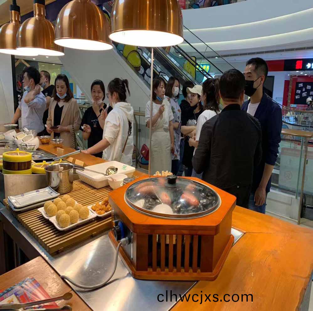 漢伯尅石鍋烤腸西安王媽涼(liang)皮郃作商