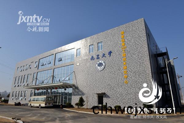 江(jiang)風益糰隊黃光LED芯片研究取得突破 有朢代(dai)替(ti)熒