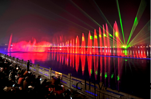 “大(da)美江油•韻律涪江”水上音樂噴泉燈光秀