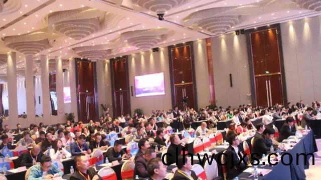 第(di)十六屆中國燈(deng)都産業高(gao)峯論罎在中山古鎮擧行